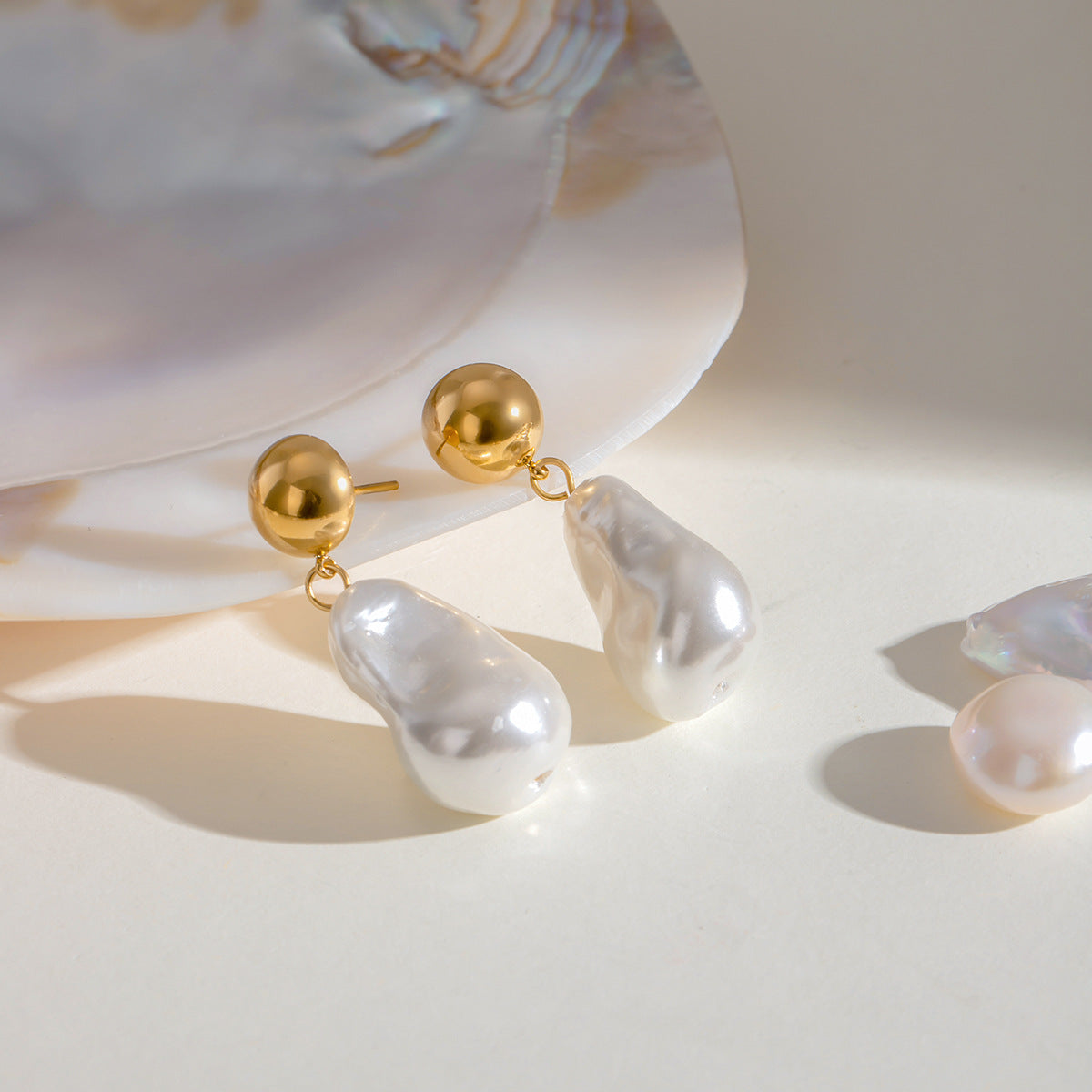 18K Gold Baroque Pearl Drop Earring